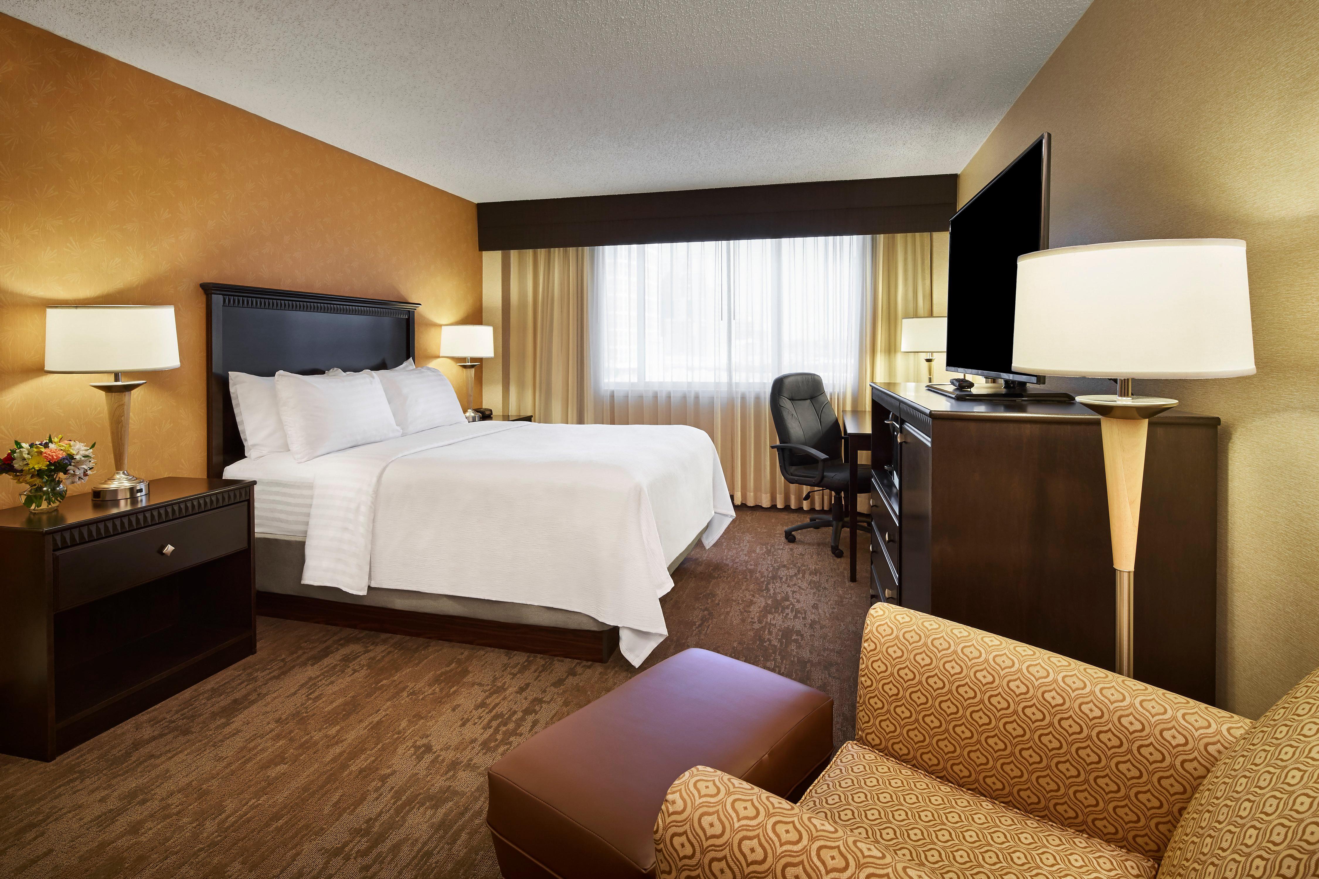 Holiday Inn Alexandria At Carlyle By Ihg Exterior photo