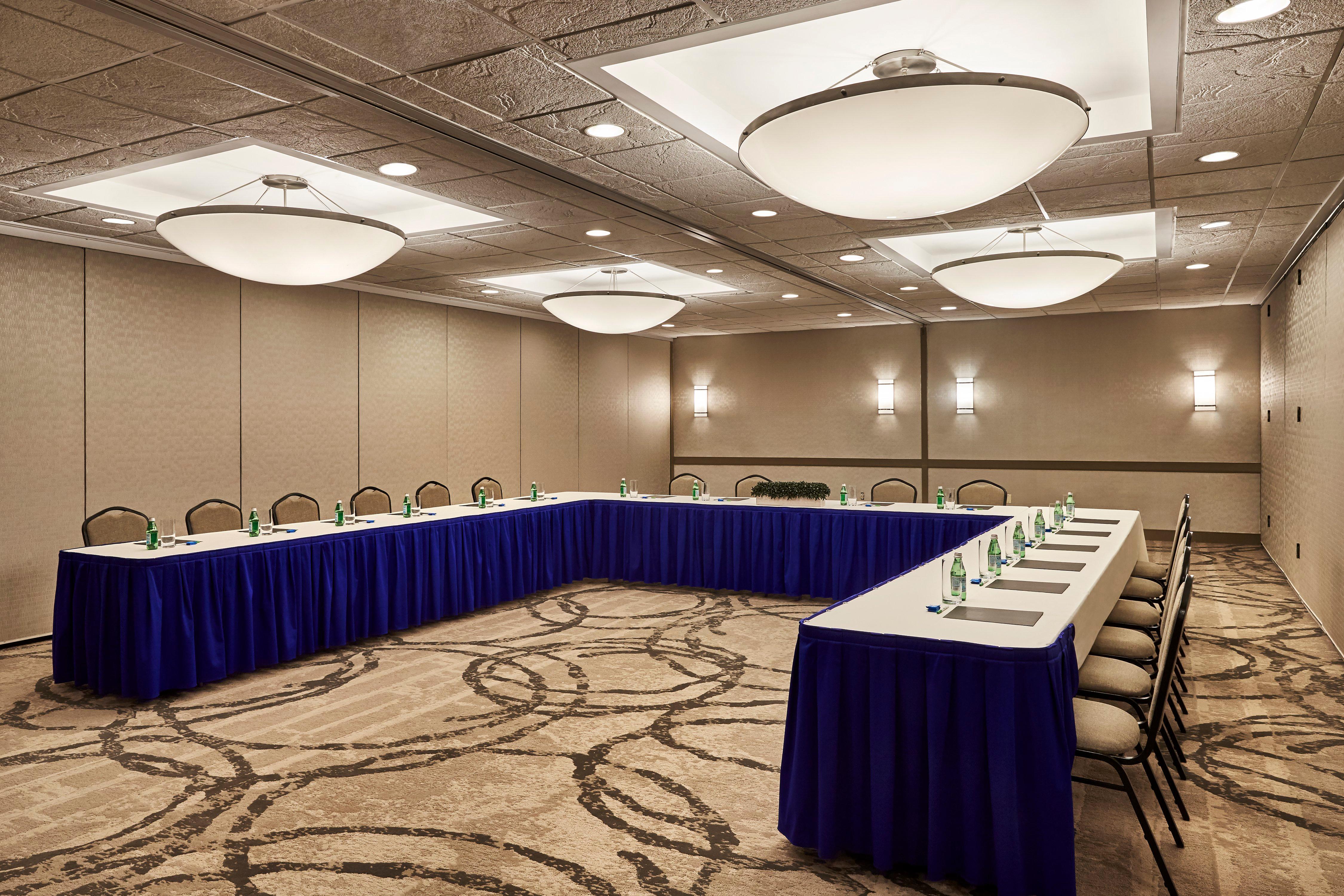 Holiday Inn Alexandria At Carlyle By Ihg Exterior photo