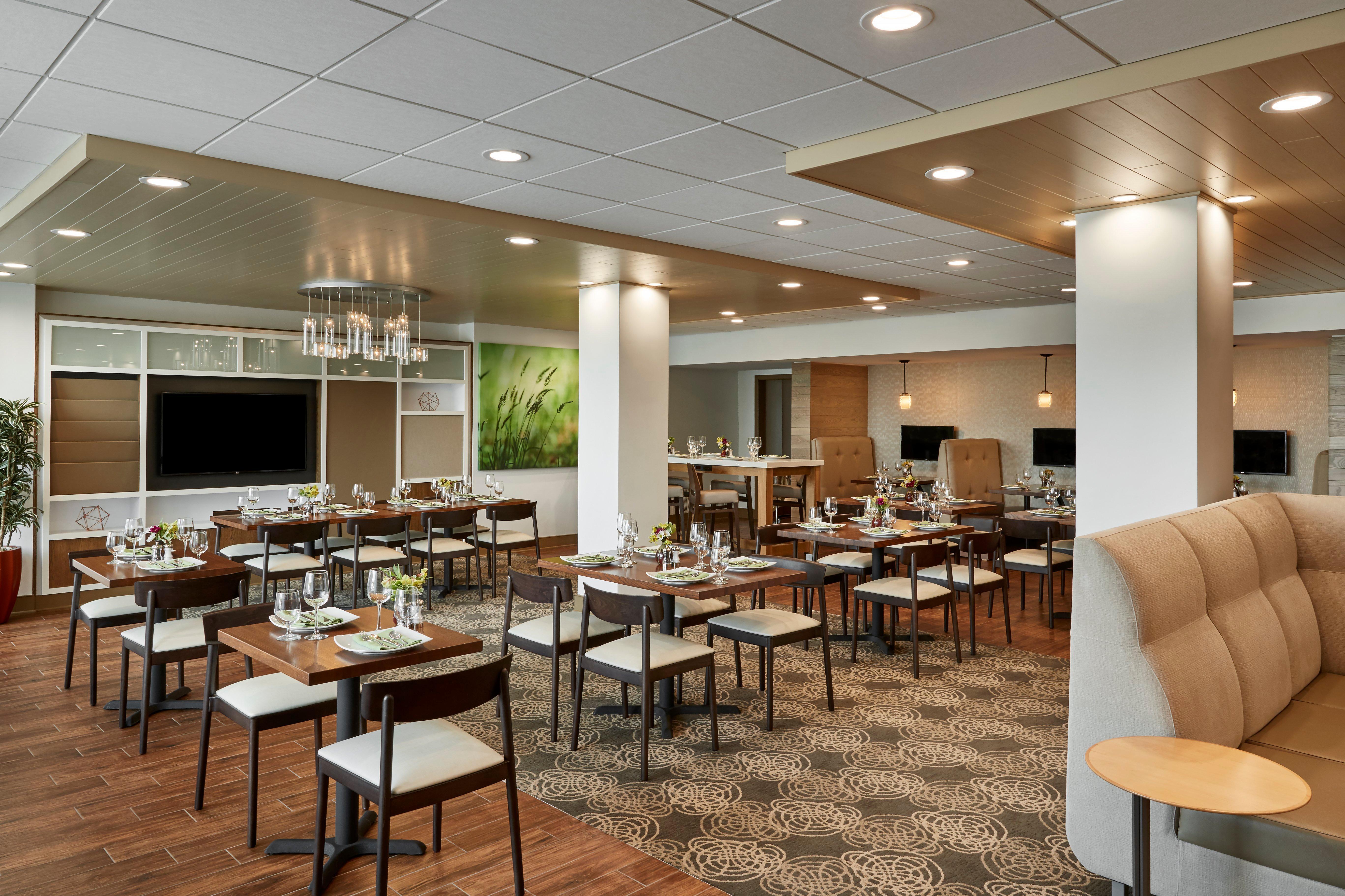 Holiday Inn Alexandria At Carlyle By Ihg Exterior photo
