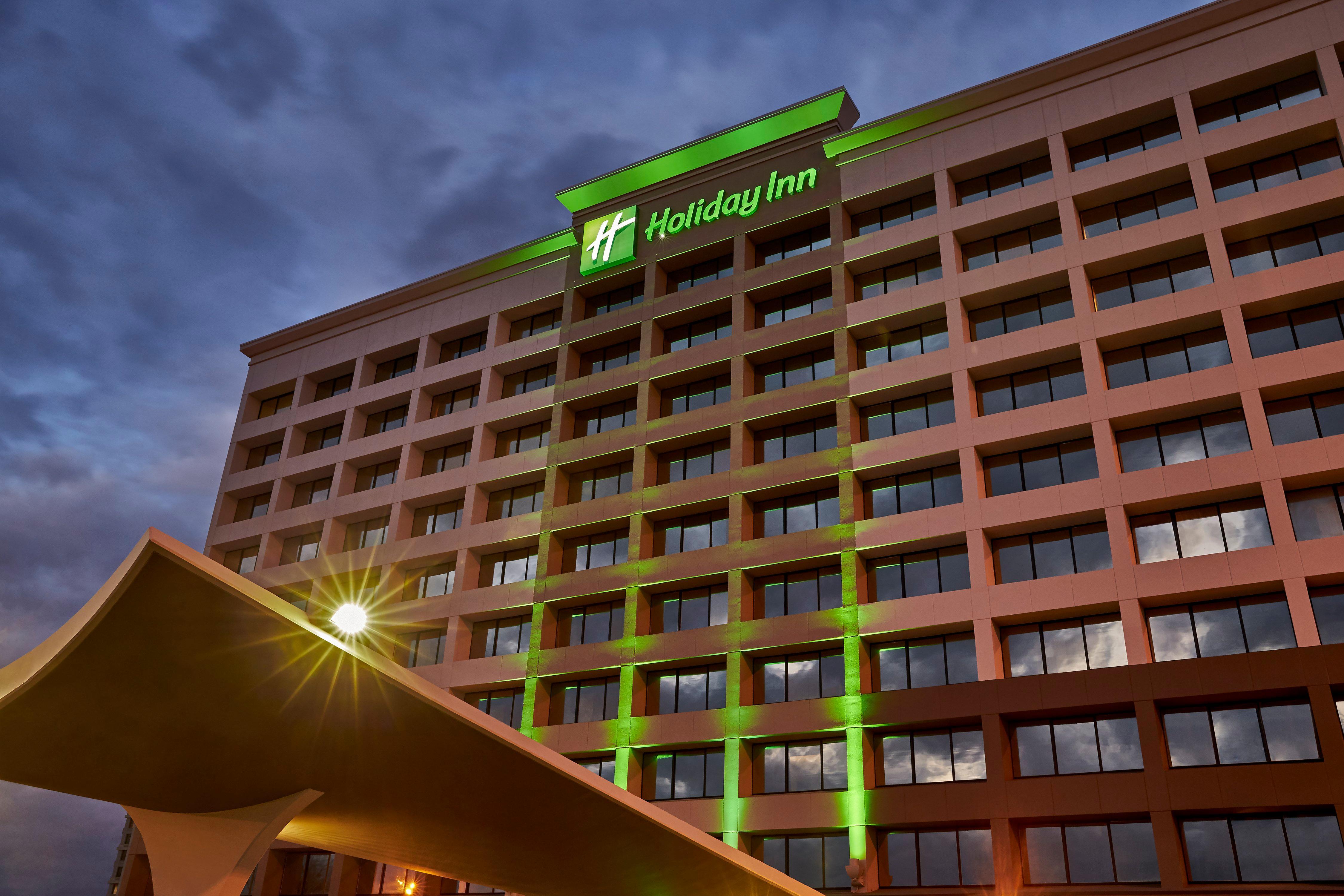 Holiday Inn Alexandria At Carlyle By Ihg Exterior photo