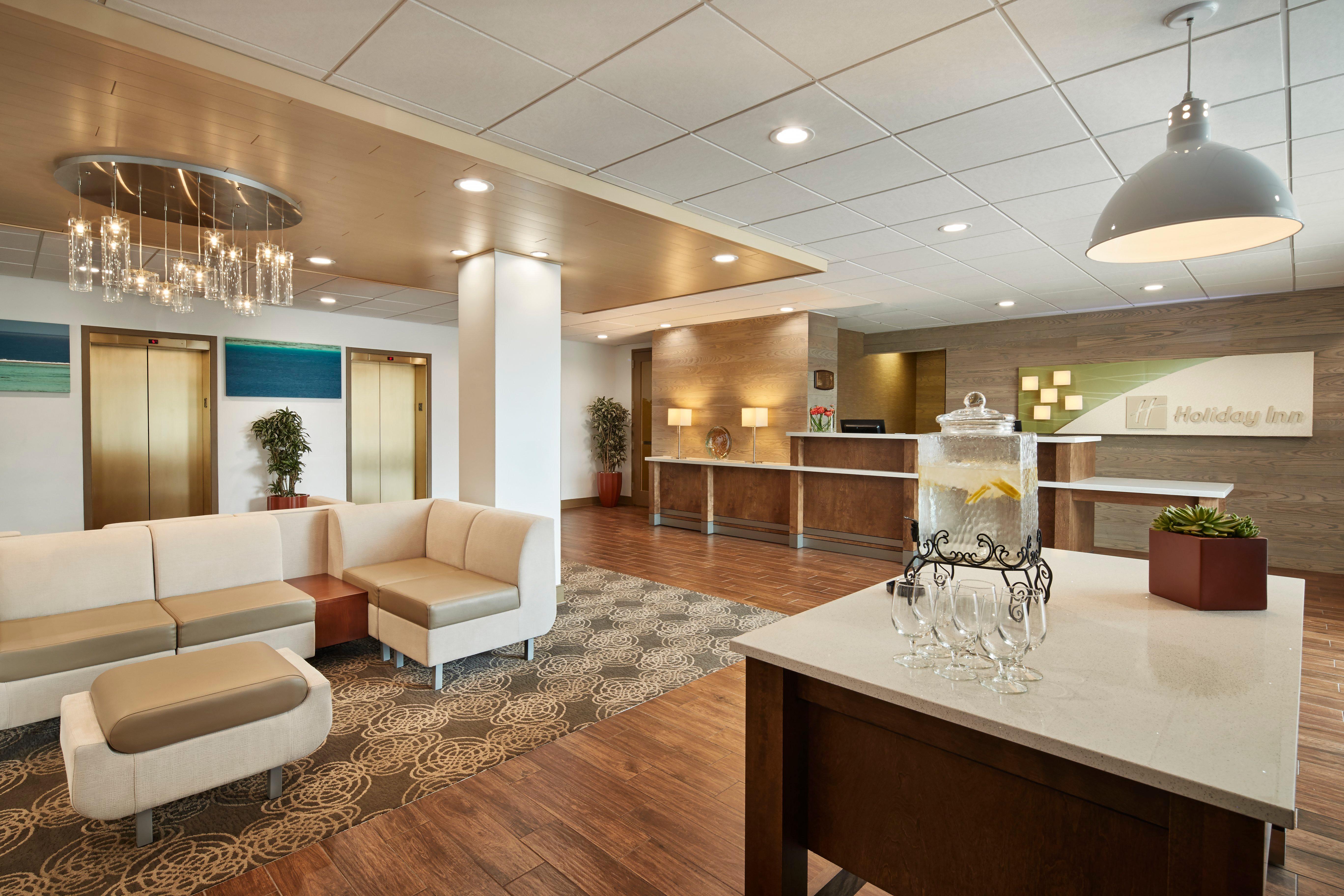 Holiday Inn Alexandria At Carlyle By Ihg Exterior photo