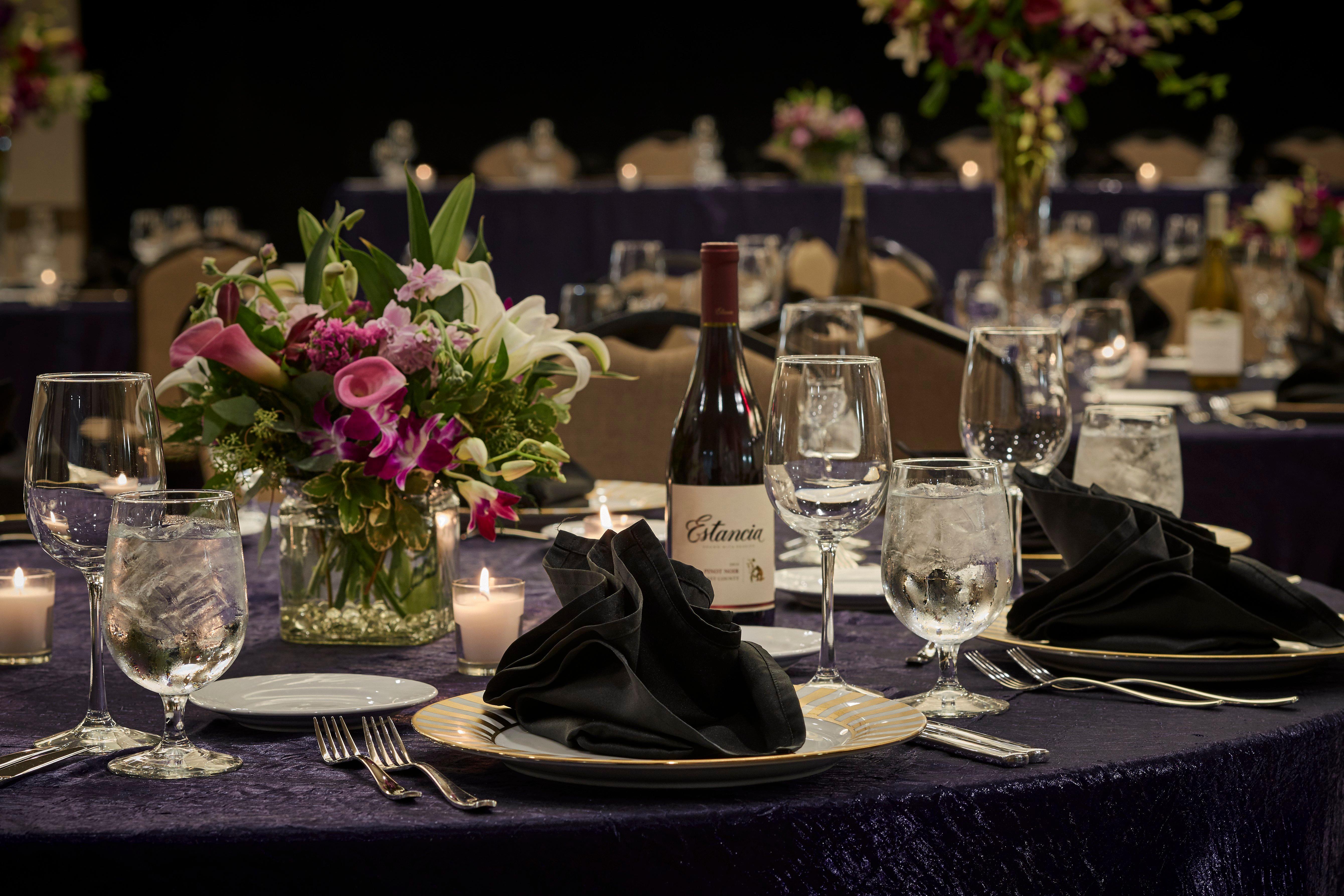 Holiday Inn Alexandria At Carlyle By Ihg Exterior photo