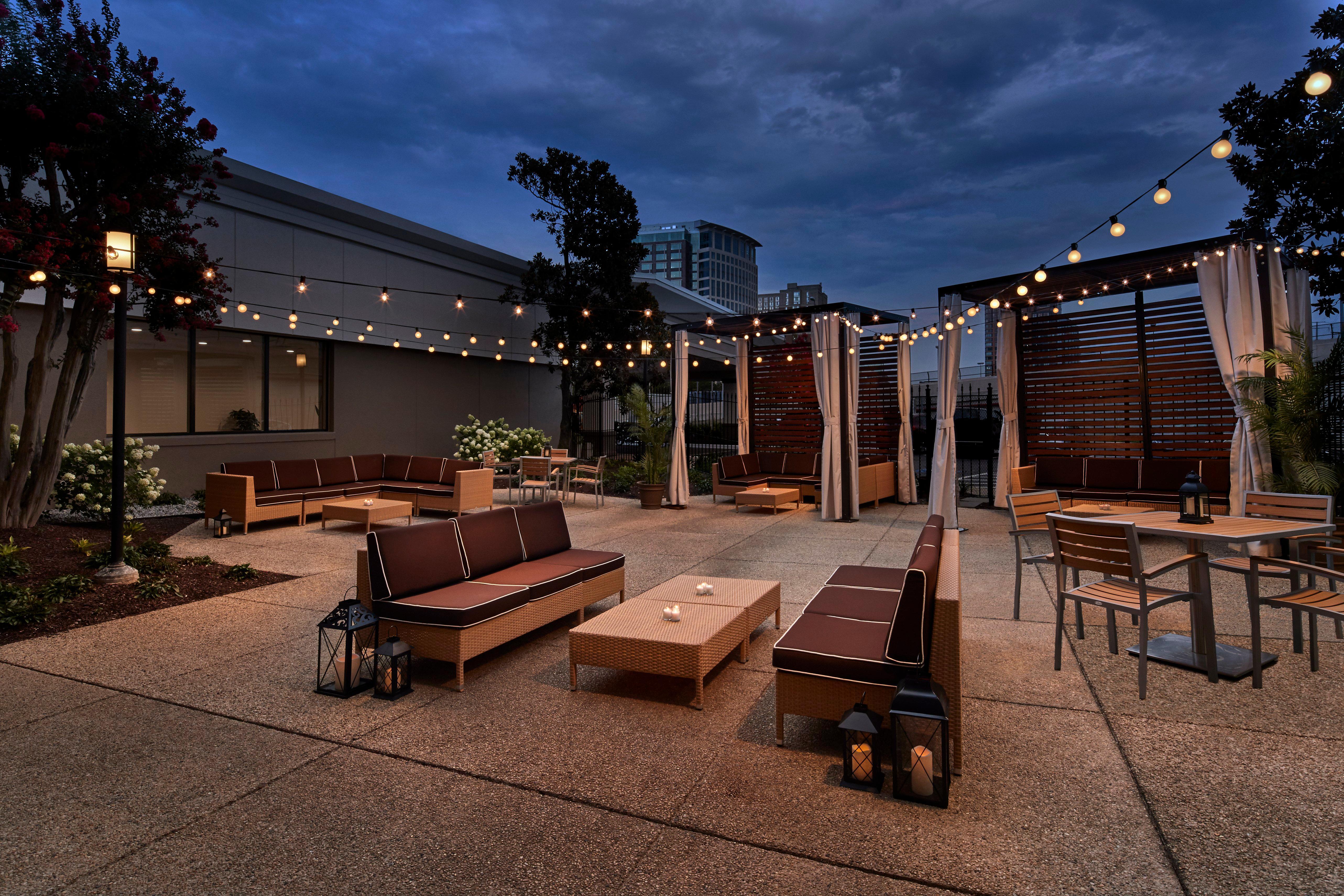 Holiday Inn Alexandria At Carlyle By Ihg Exterior photo