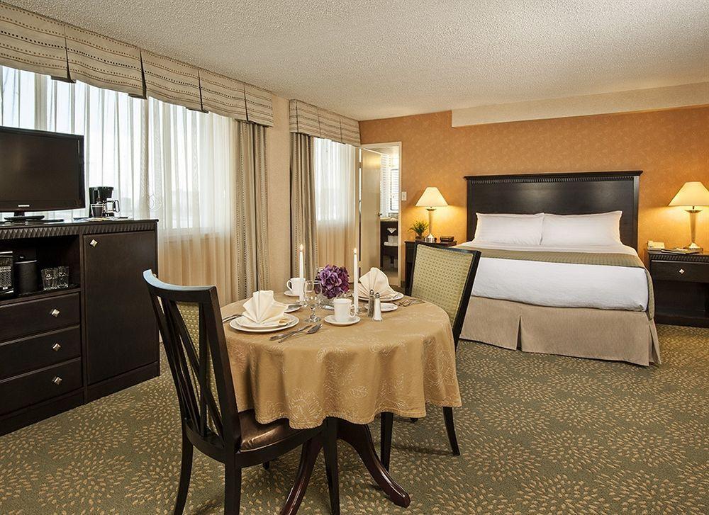 Holiday Inn Alexandria At Carlyle By Ihg Exterior photo