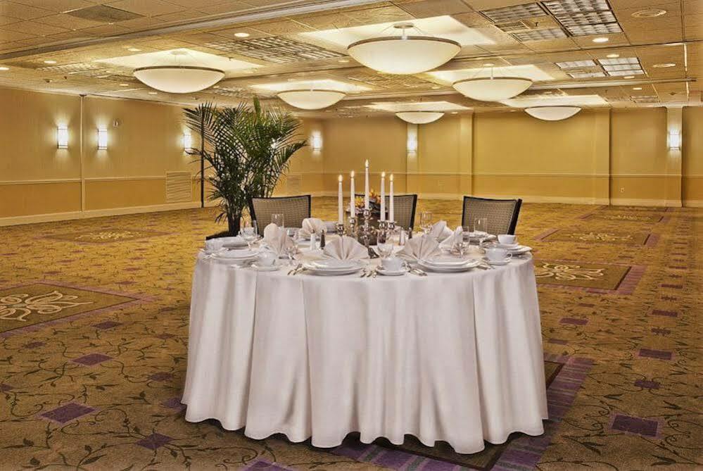 Holiday Inn Alexandria At Carlyle By Ihg Exterior photo